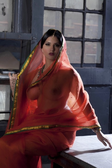 Sunny Leone perfektní pornohvězda img